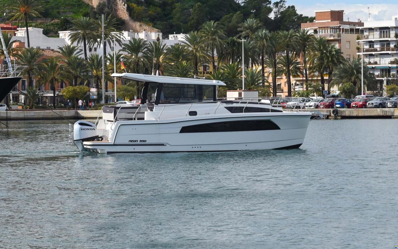 Nautic Yachts 990 neon
