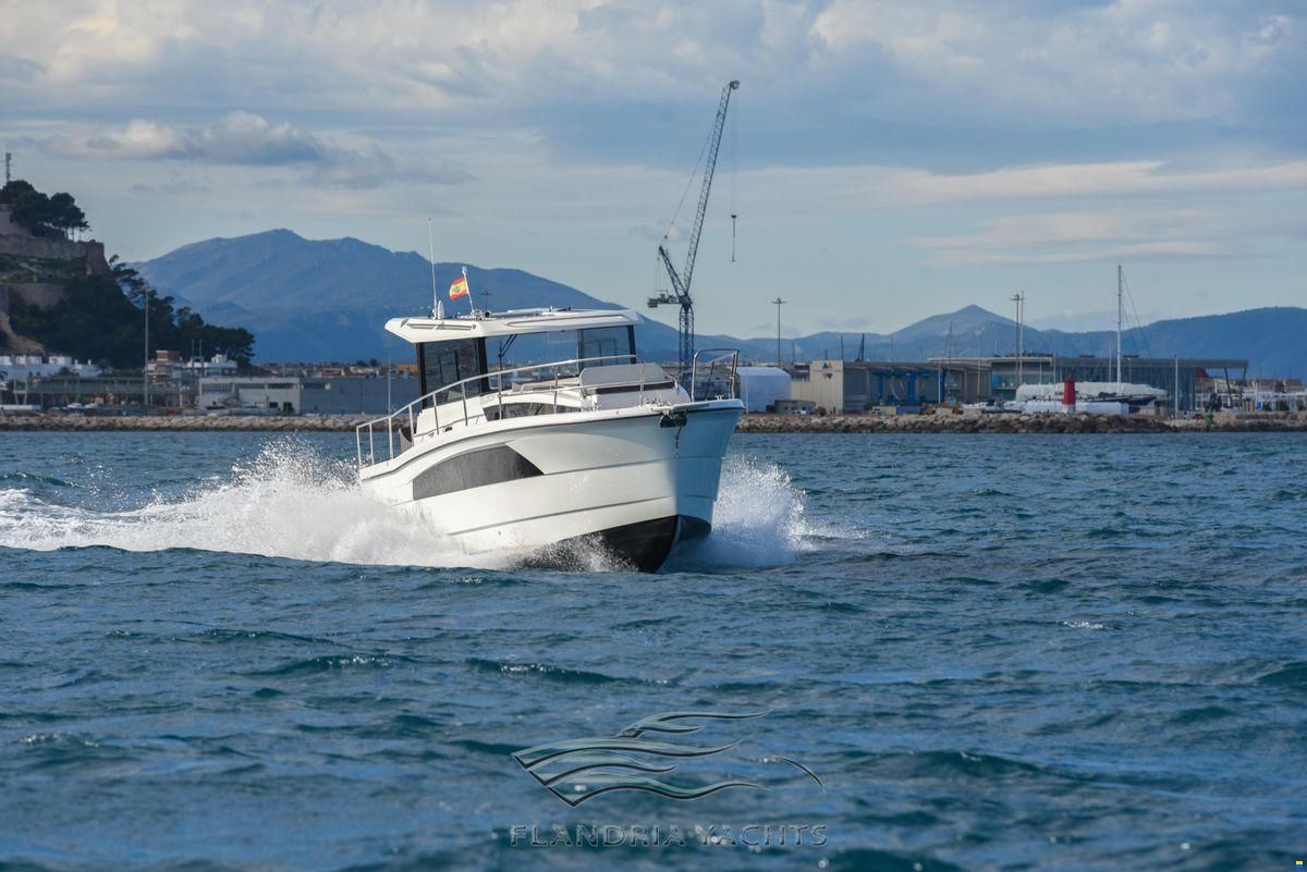 Nautic Yachts 990 neon