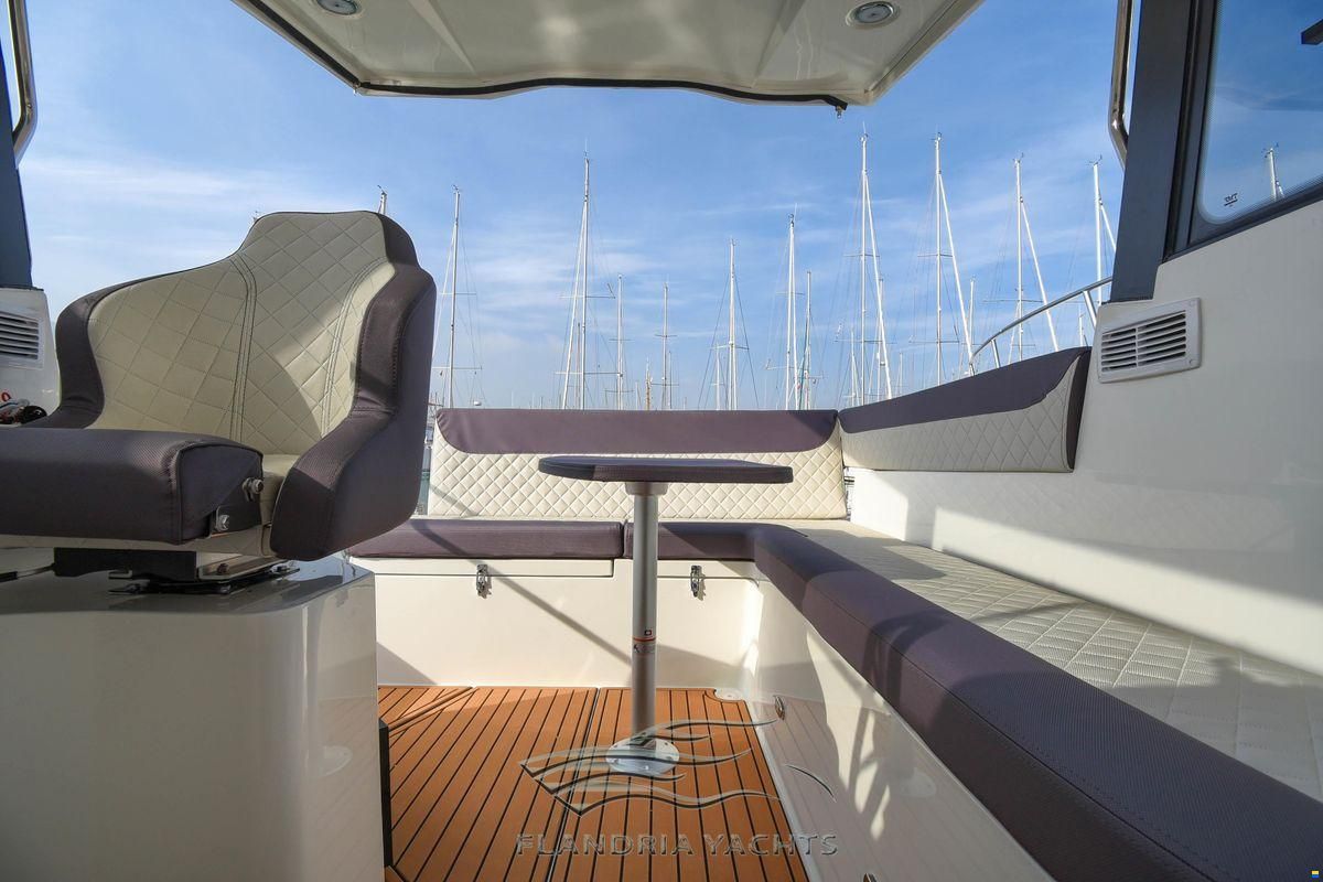 Nautic Yachts 990 neon