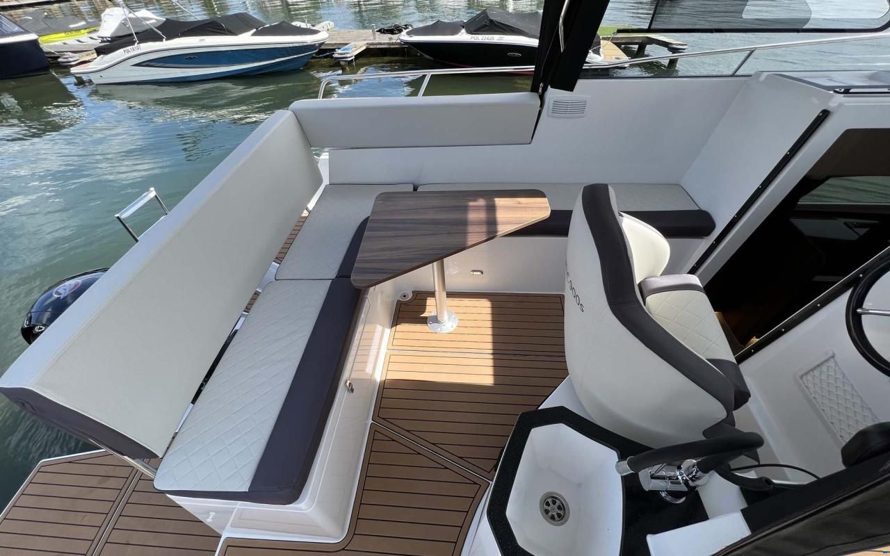 Nautic Yachts 990 neon
