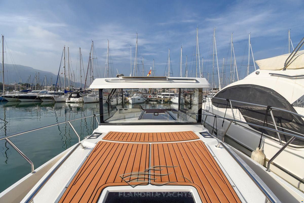 Nautic Yachts 990 neon