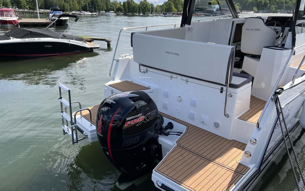 Nautic Yachts 990 neon