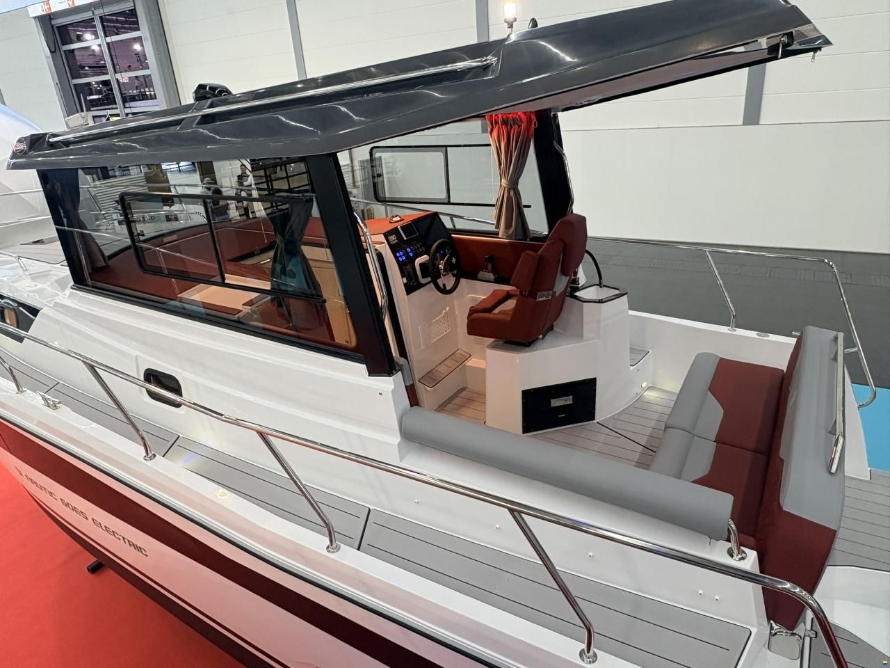 Nautic Yachts 990 neon