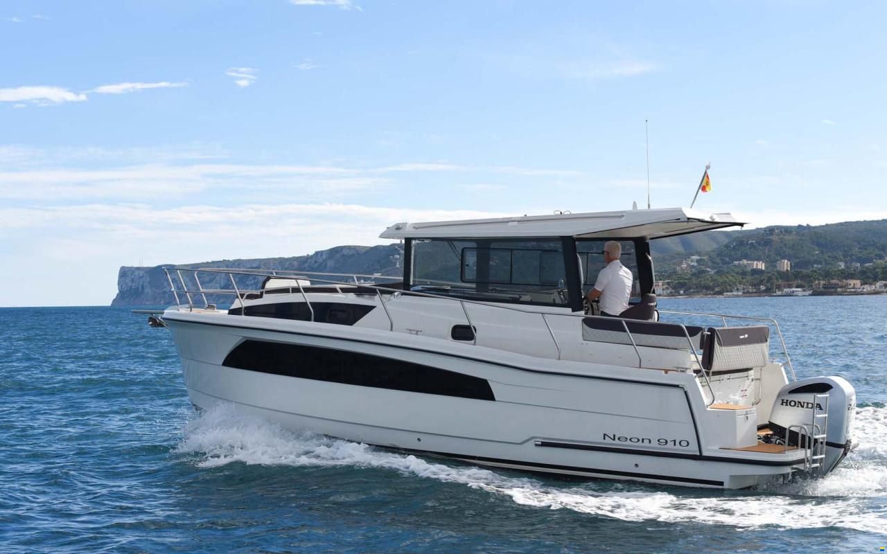 Nautic Yachts 990 neon
