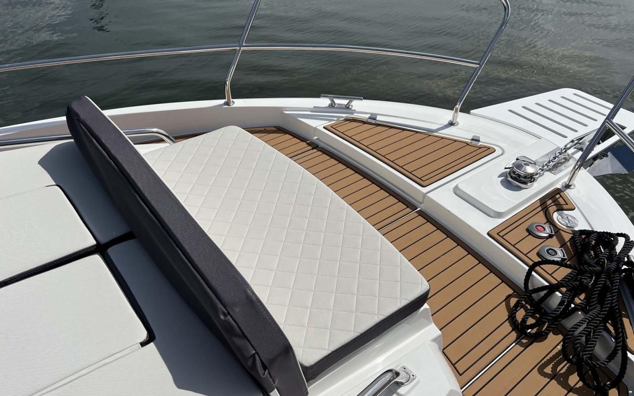 Nautic Yachts 990 neon