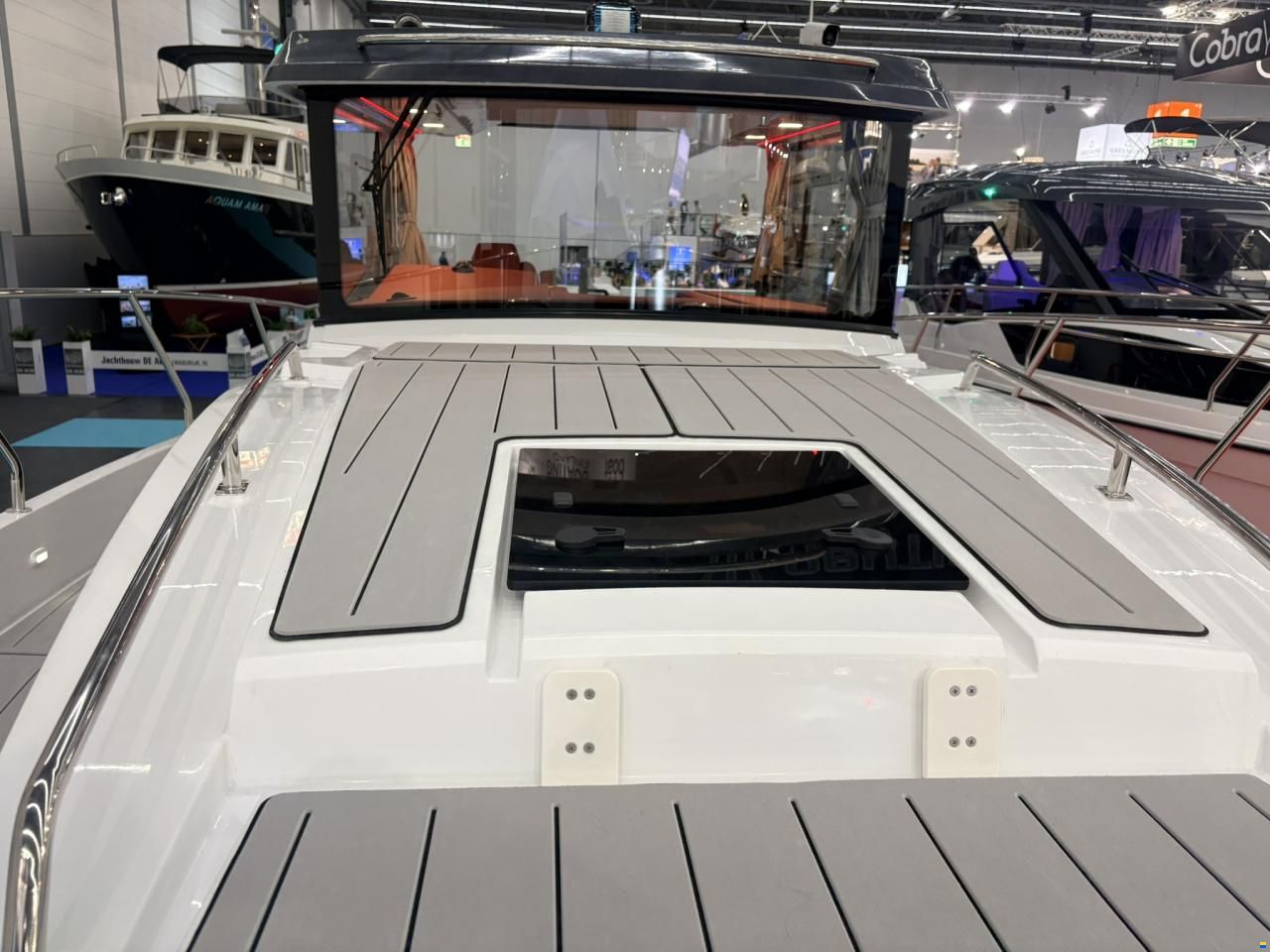 Nautic Yachts 990 neon