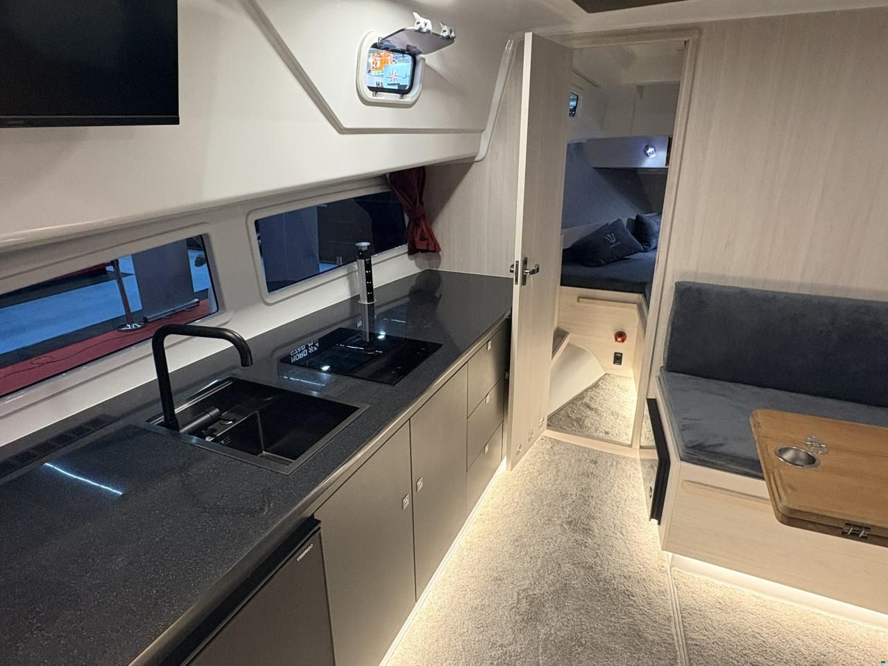 Nautic Yachts 990 neon