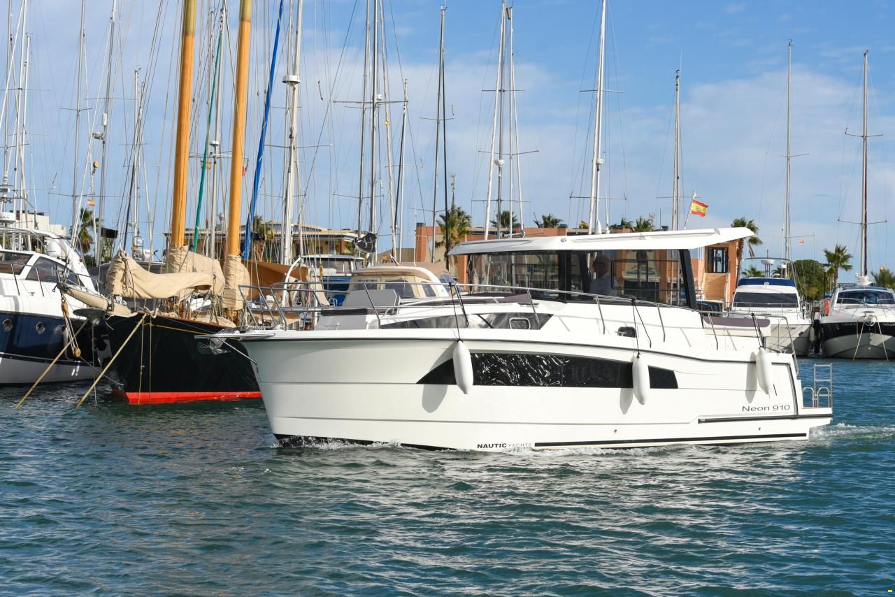 Nautic Yachts 990 neon