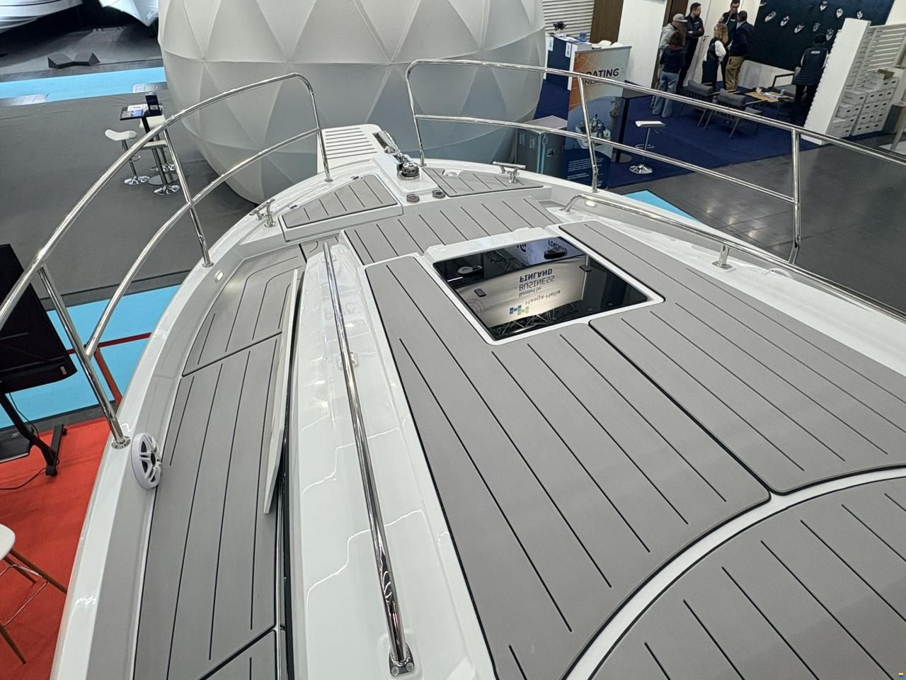 Nautic Yachts 990 neon