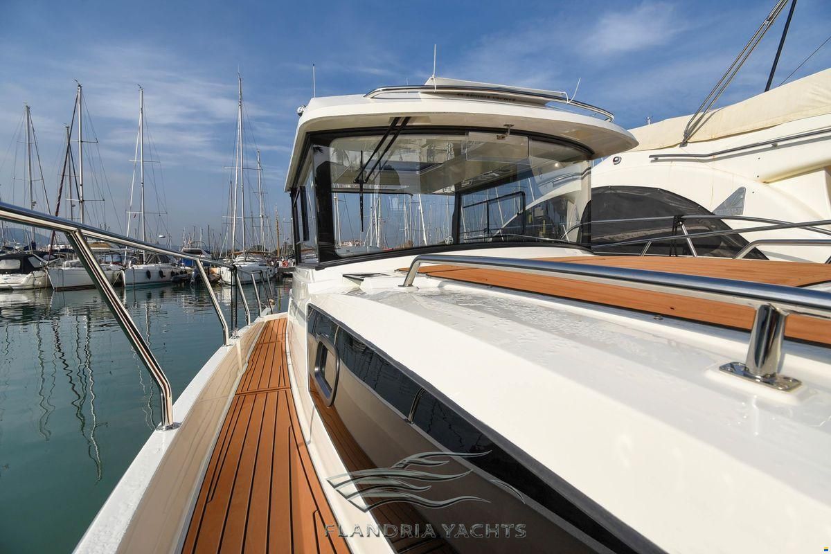 Nautic Yachts 990 neon