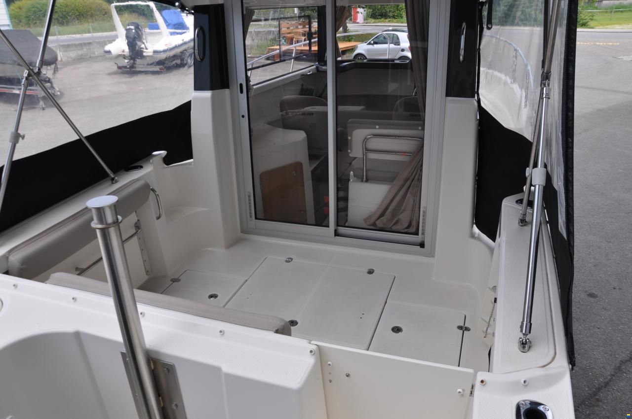 Quicksilver 675 Pilothouse