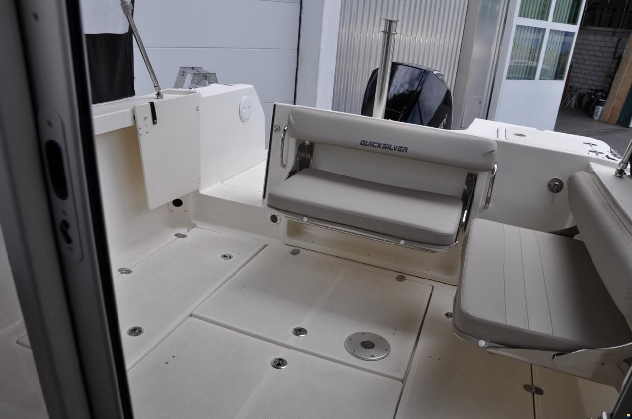 Quicksilver 675 Pilothouse