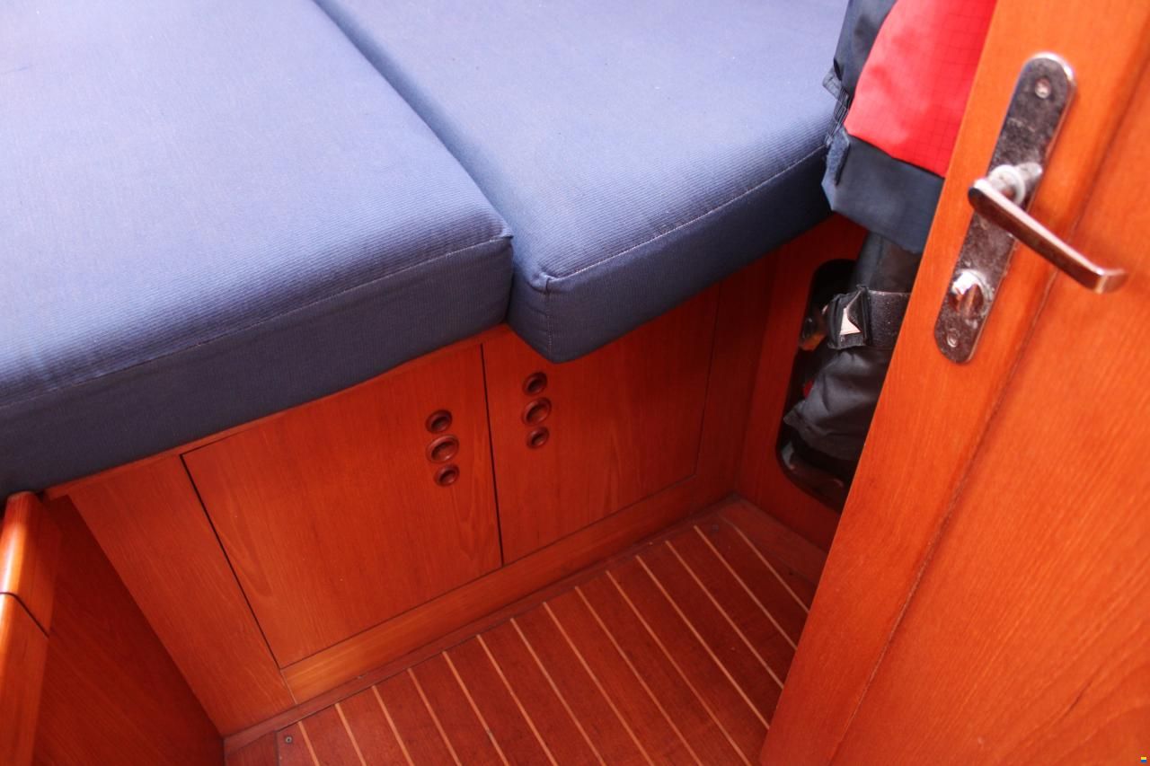 Wauquiez 40 Pilot Saloon