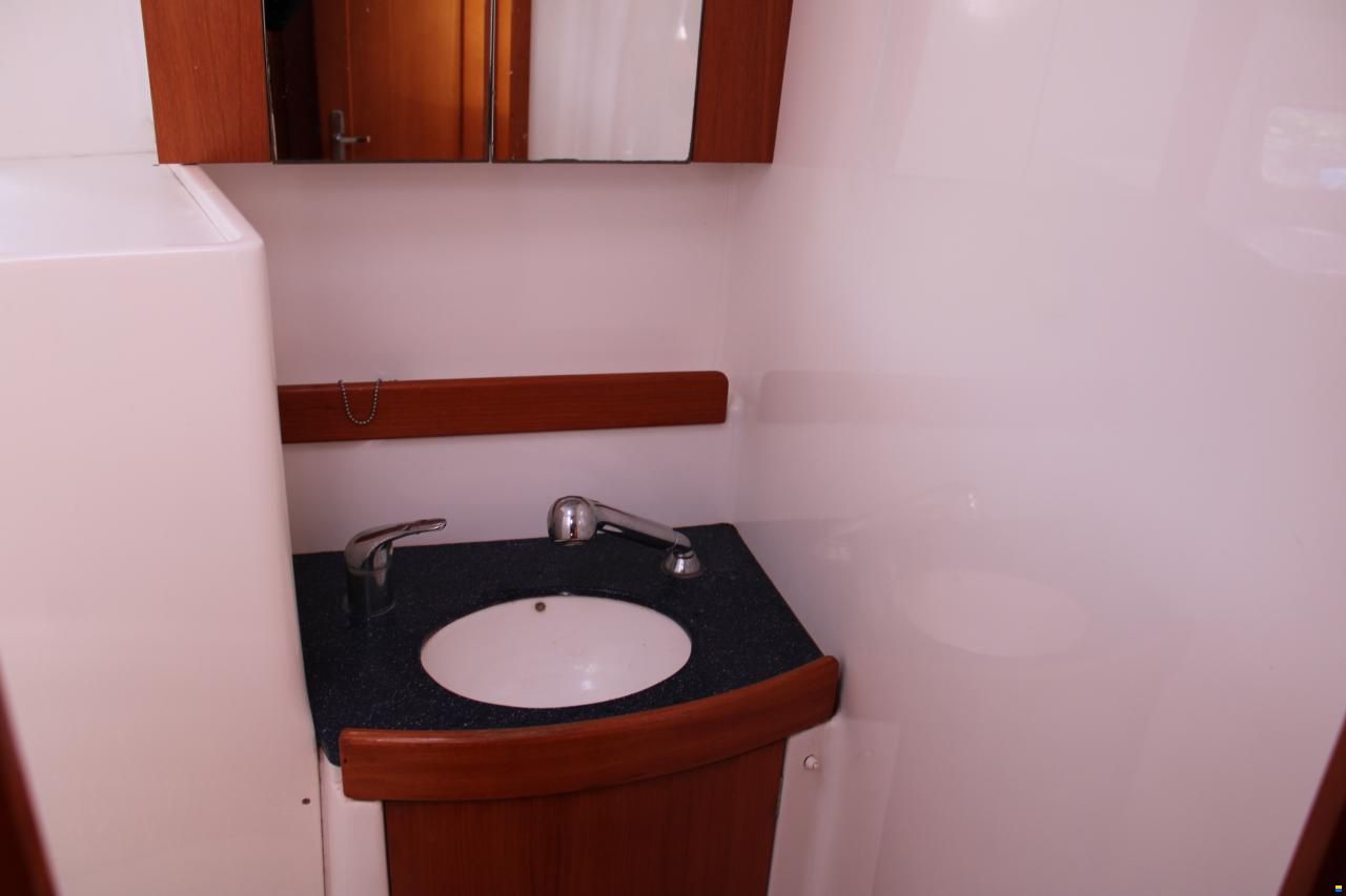 Wauquiez 40 Pilot Saloon