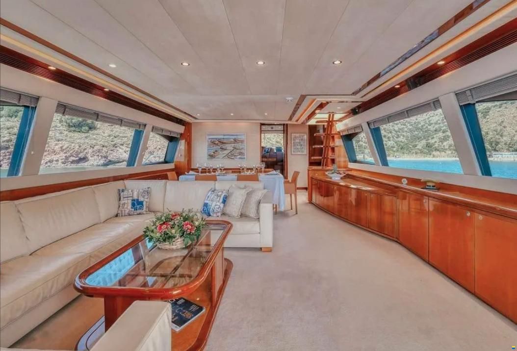 Ferretti 830