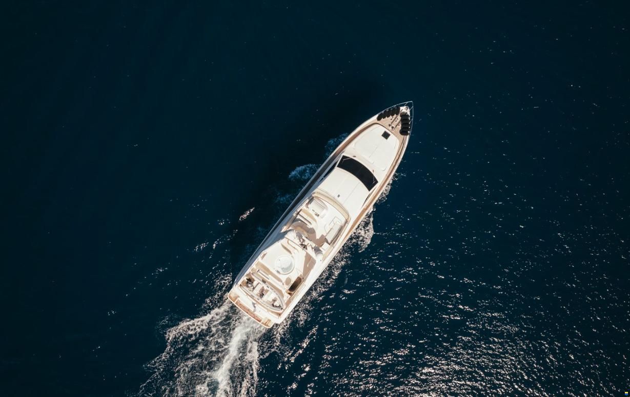 Ferretti 830