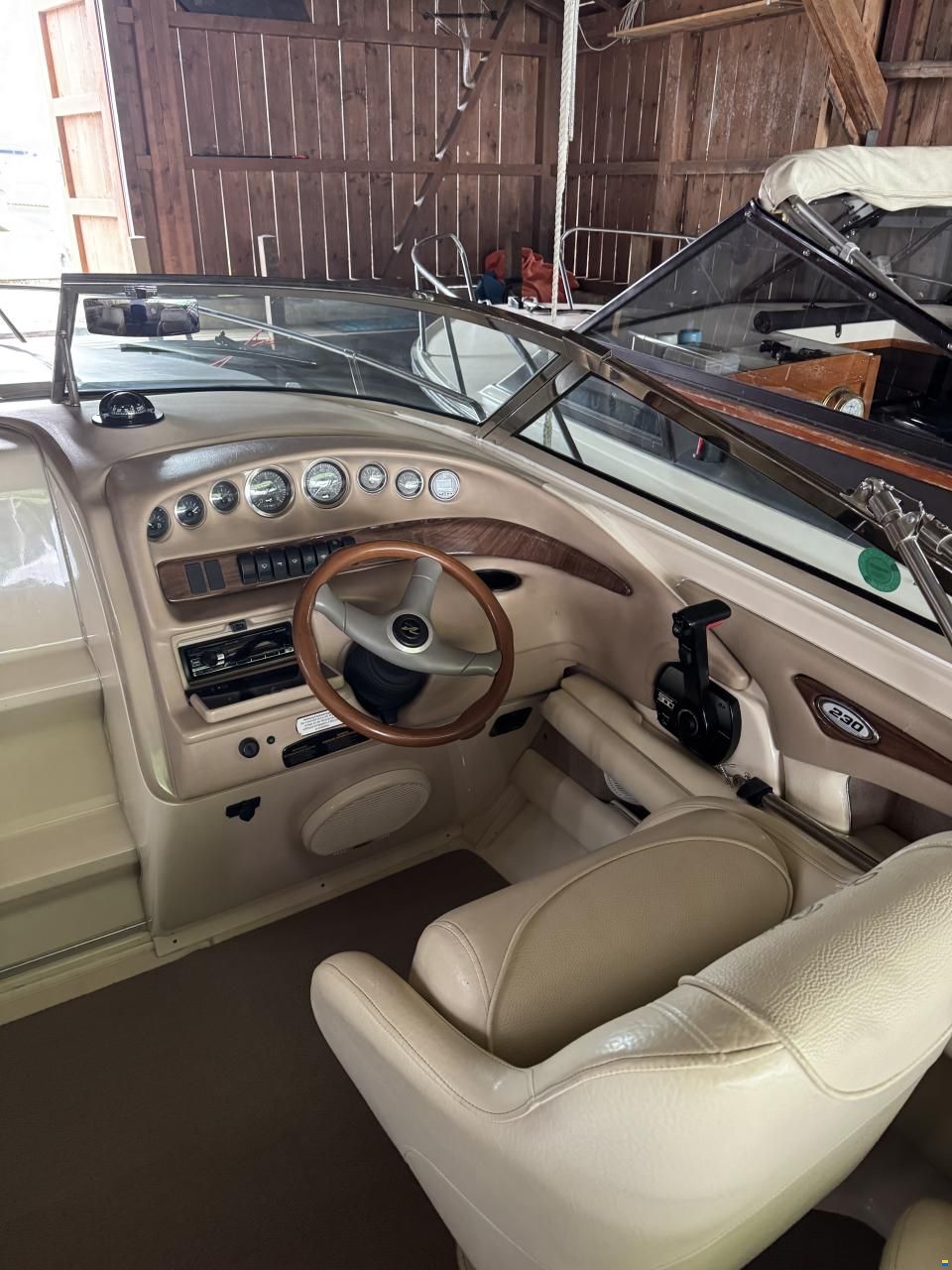 Sea Ray 230 OVS