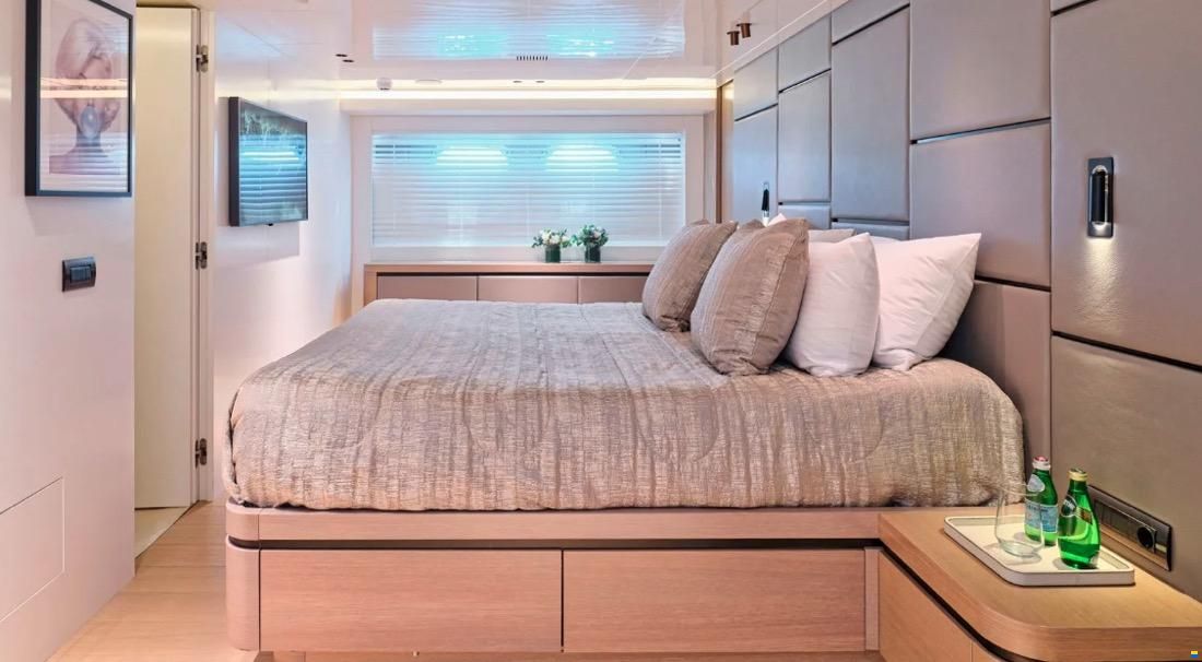 Admiral Yachts Admiral 23.98m