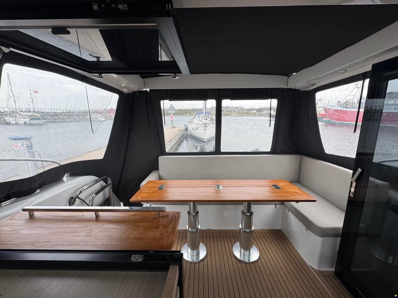Sealine C390