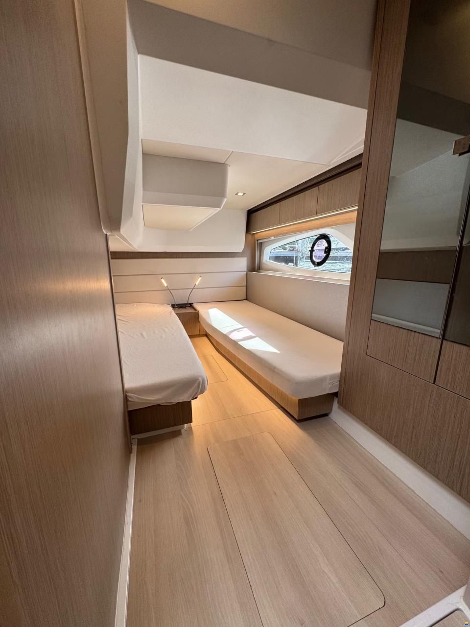 Sealine C390