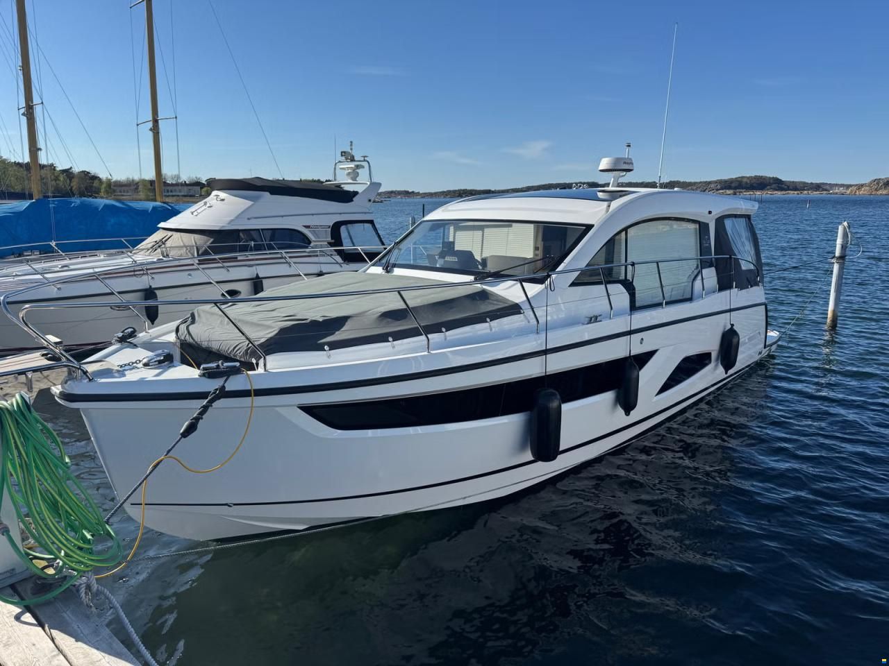 Sealine C390