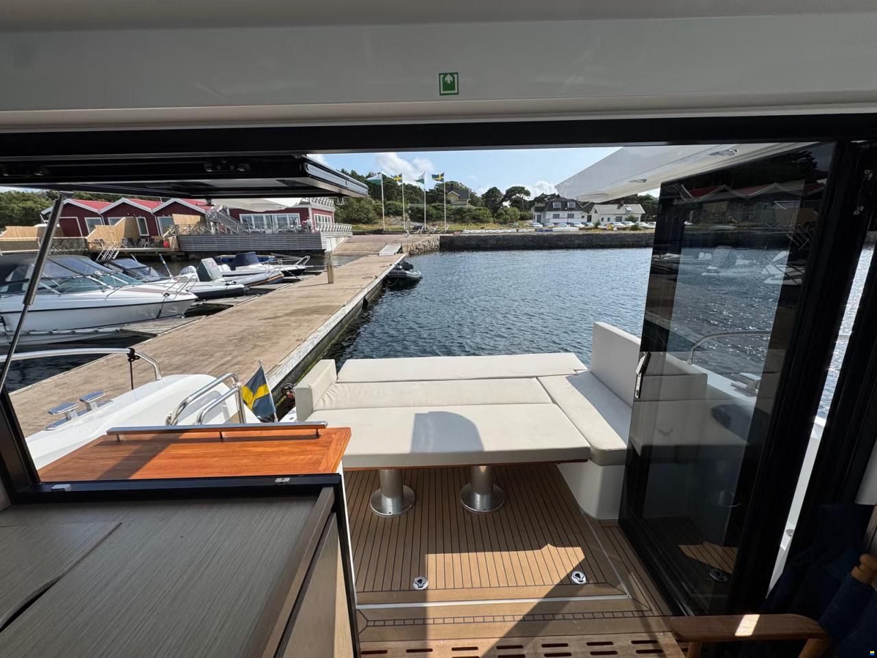 Sealine C390