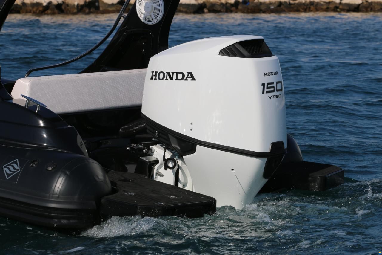 Sea Flash Luxury 620 with Honda BF150
