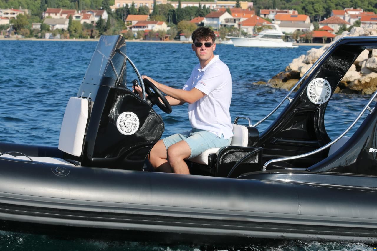 Sea Flash Luxury 620 with Honda BF150