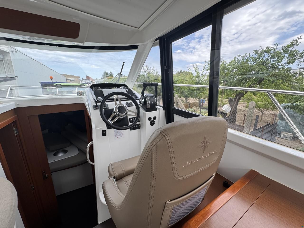 Jeanneau Merry Fisher 855