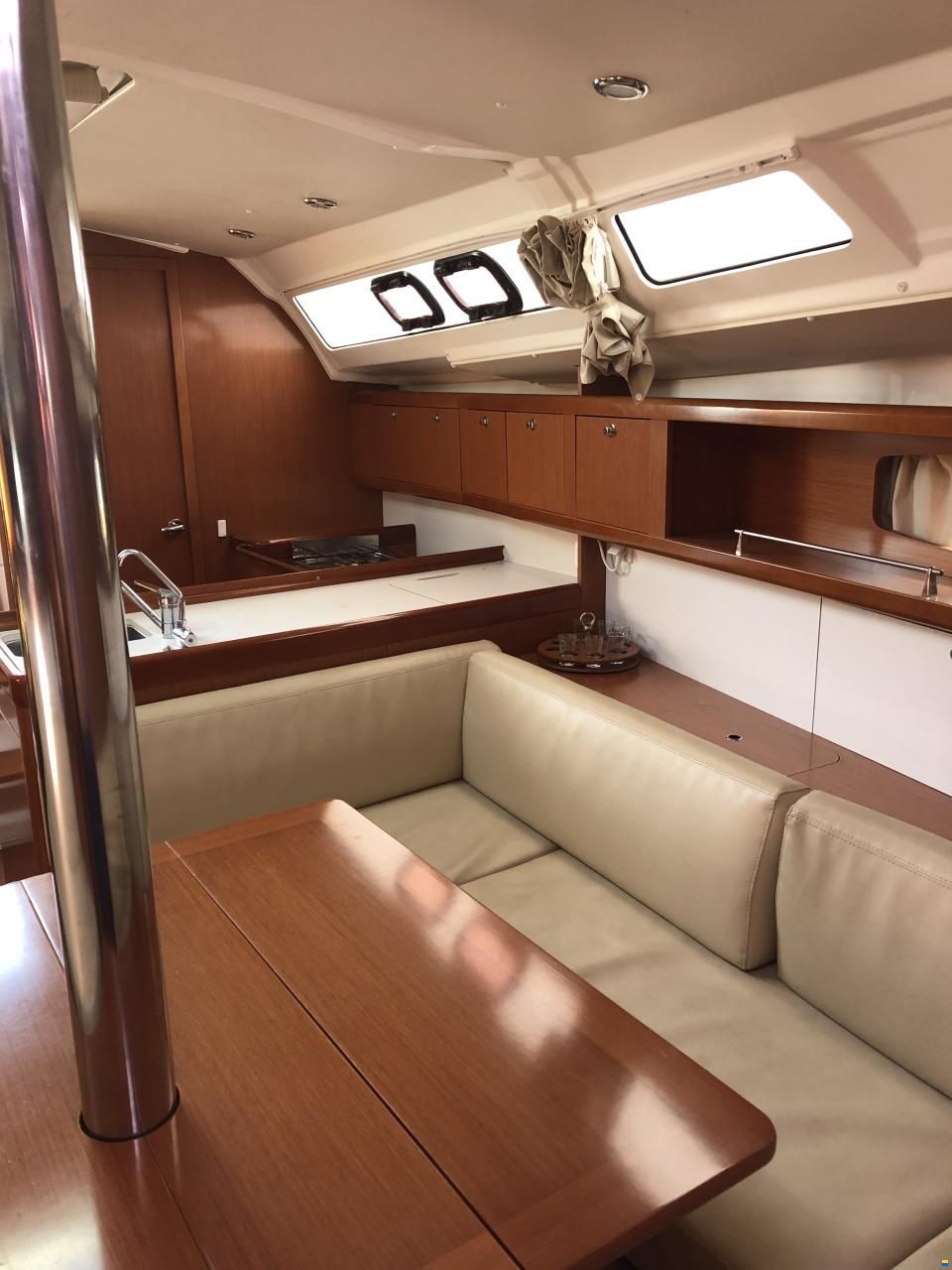 Beneteau Oceanis 37