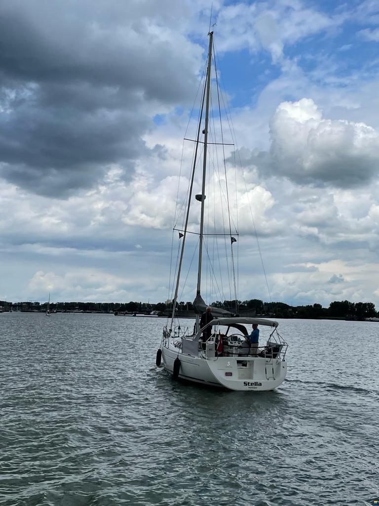 Beneteau Oceanis 37