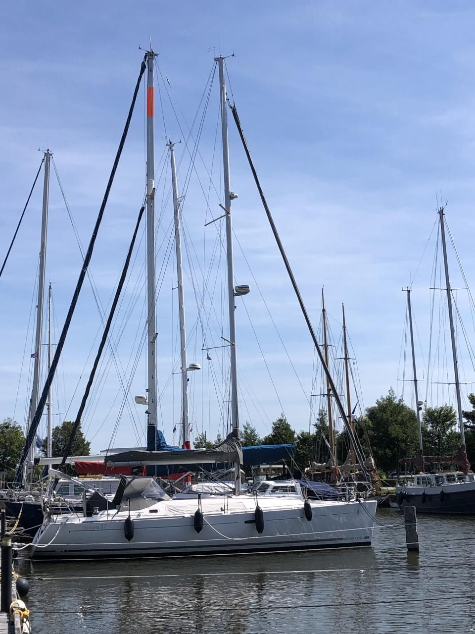Beneteau Oceanis 37