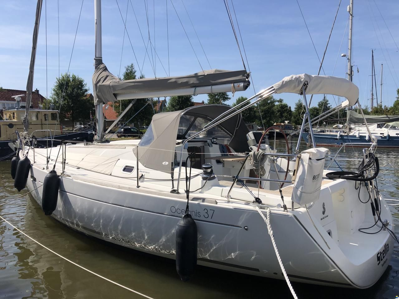 Beneteau Oceanis 37
