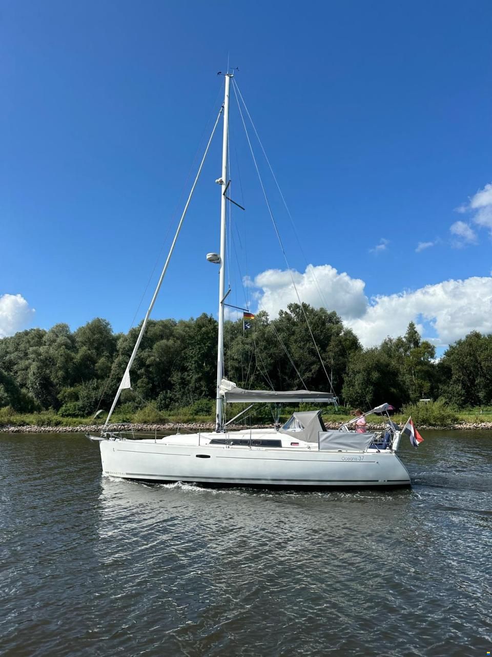 Beneteau Oceanis 37