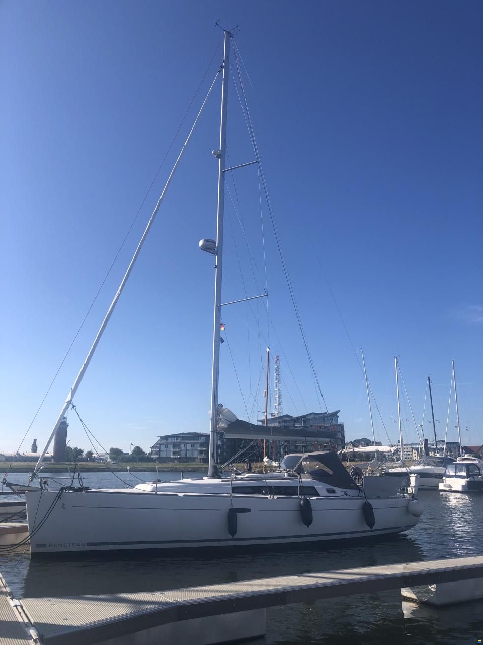 Beneteau Oceanis 37