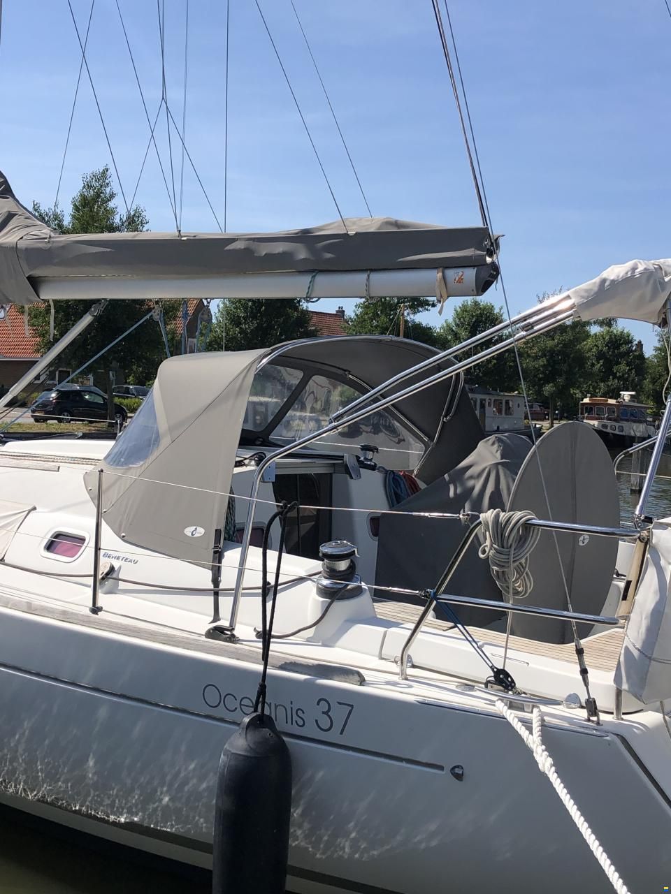 Beneteau Oceanis 37