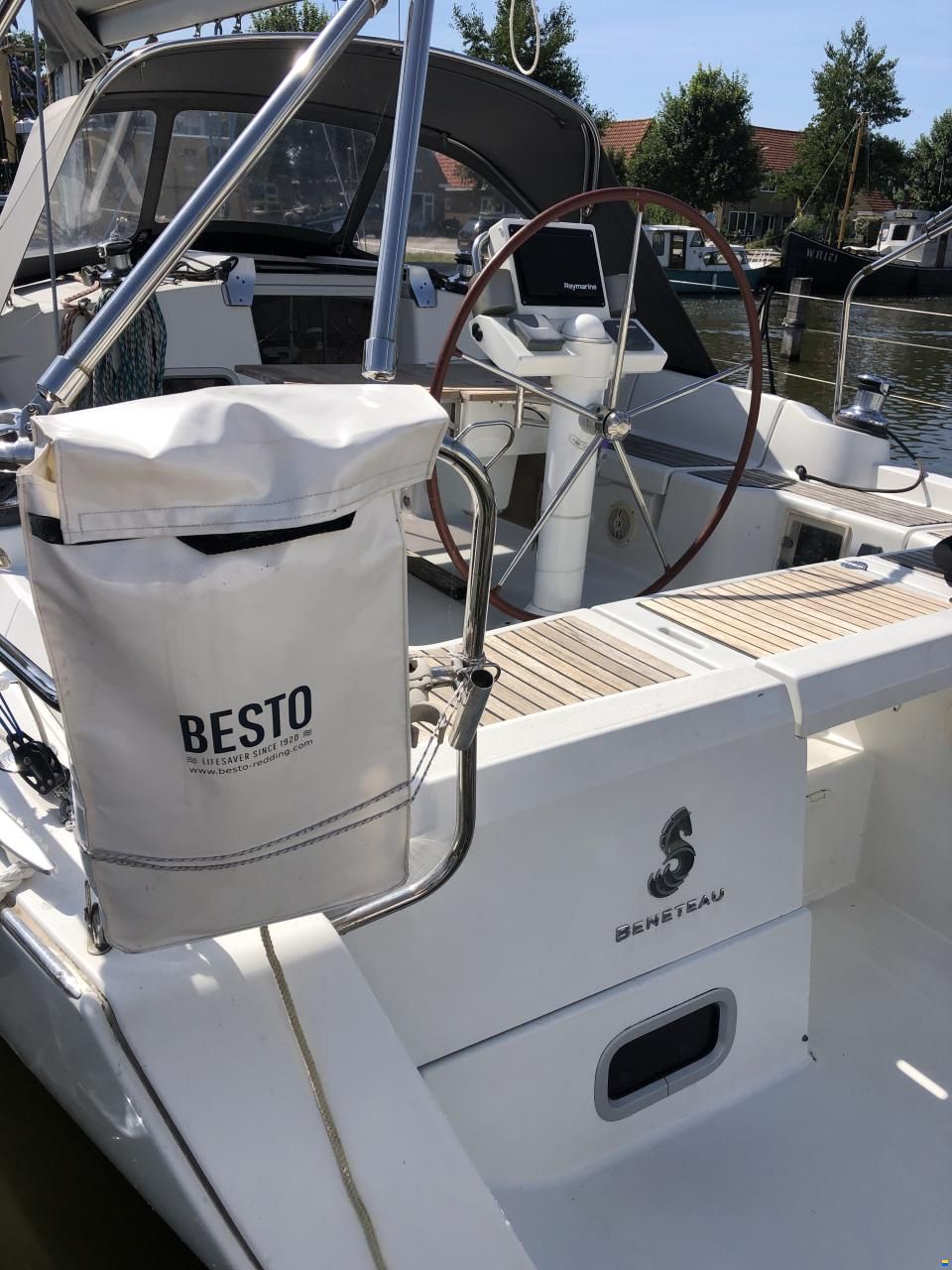 Beneteau Oceanis 37