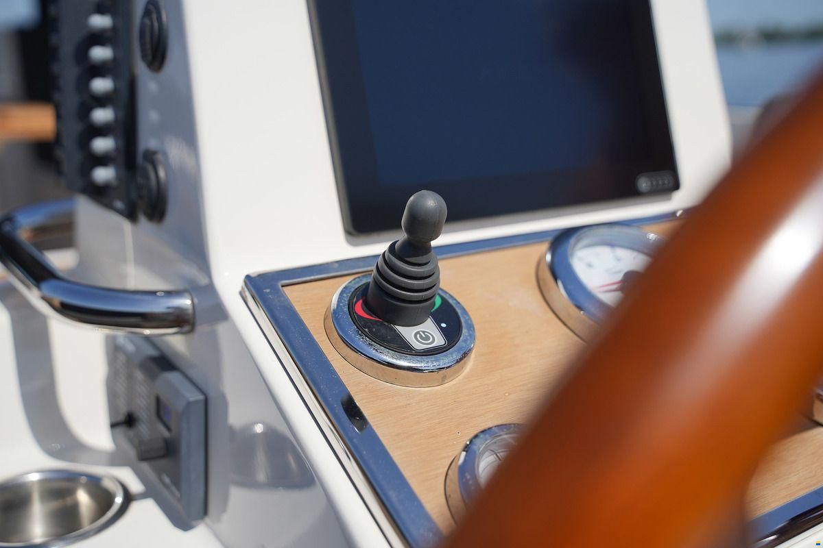 Interboat DE Intender 820