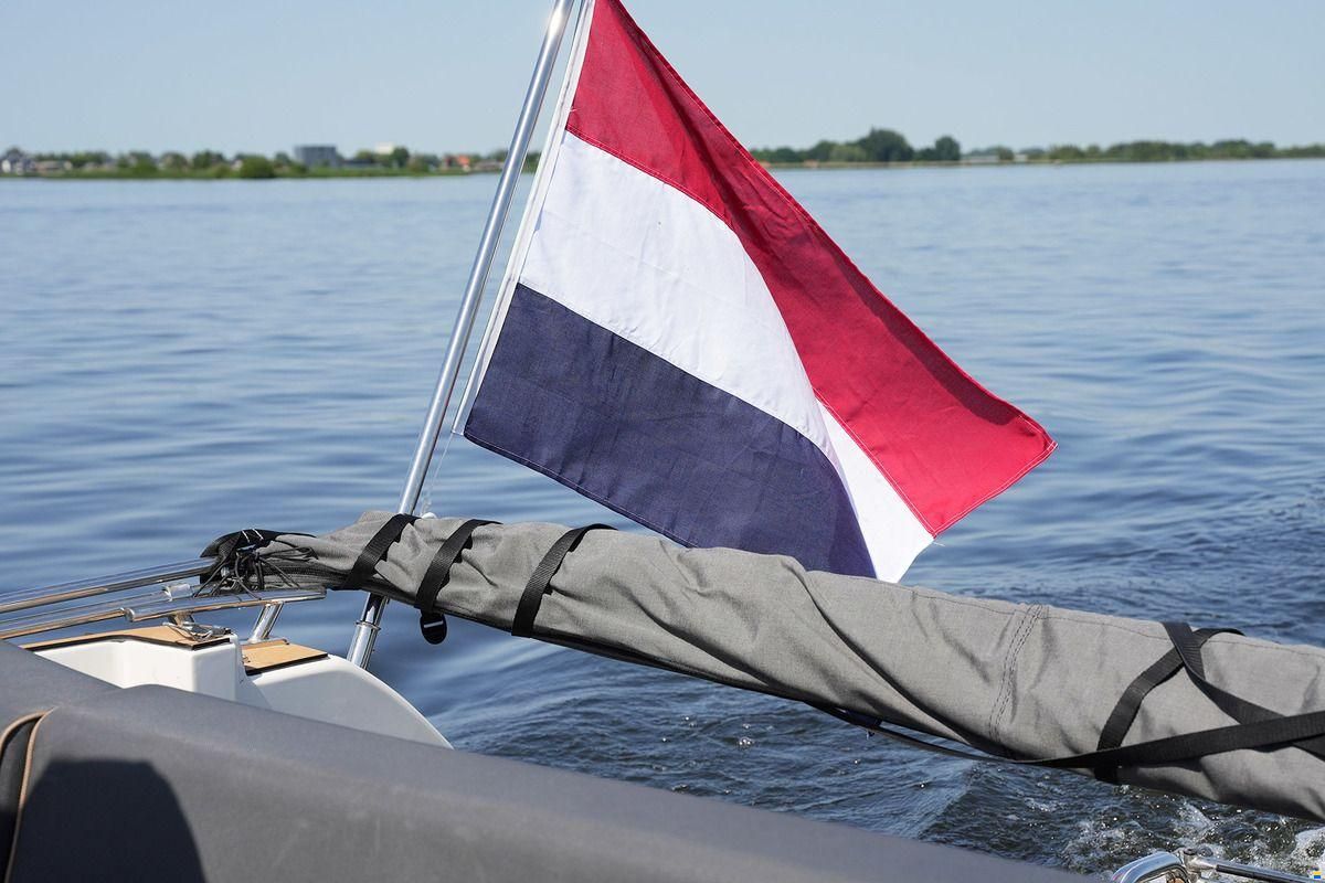 Interboat DE Intender 820