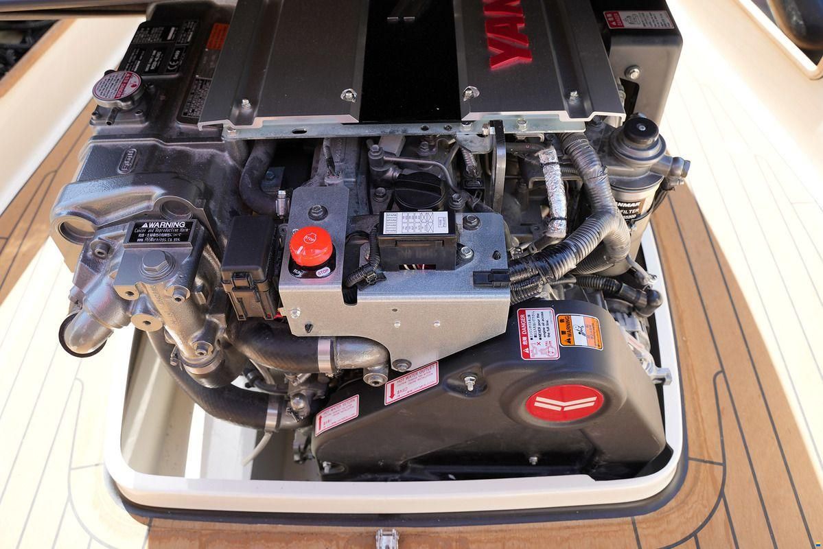 Interboat DE Intender 820