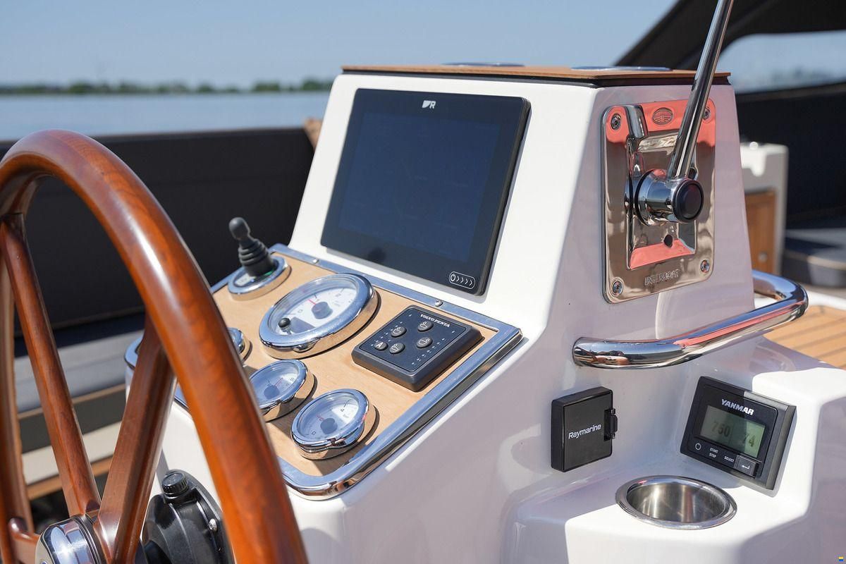 Interboat DE Intender 820