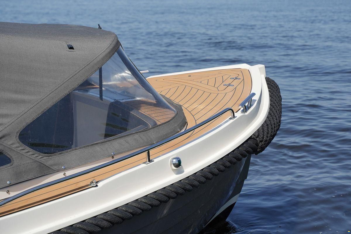 Interboat DE Intender 820