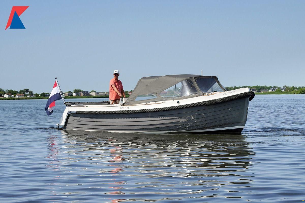 Interboat DE Intender 820
