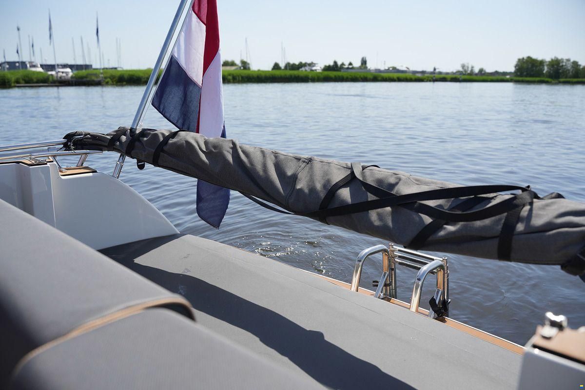 Interboat DE Intender 820