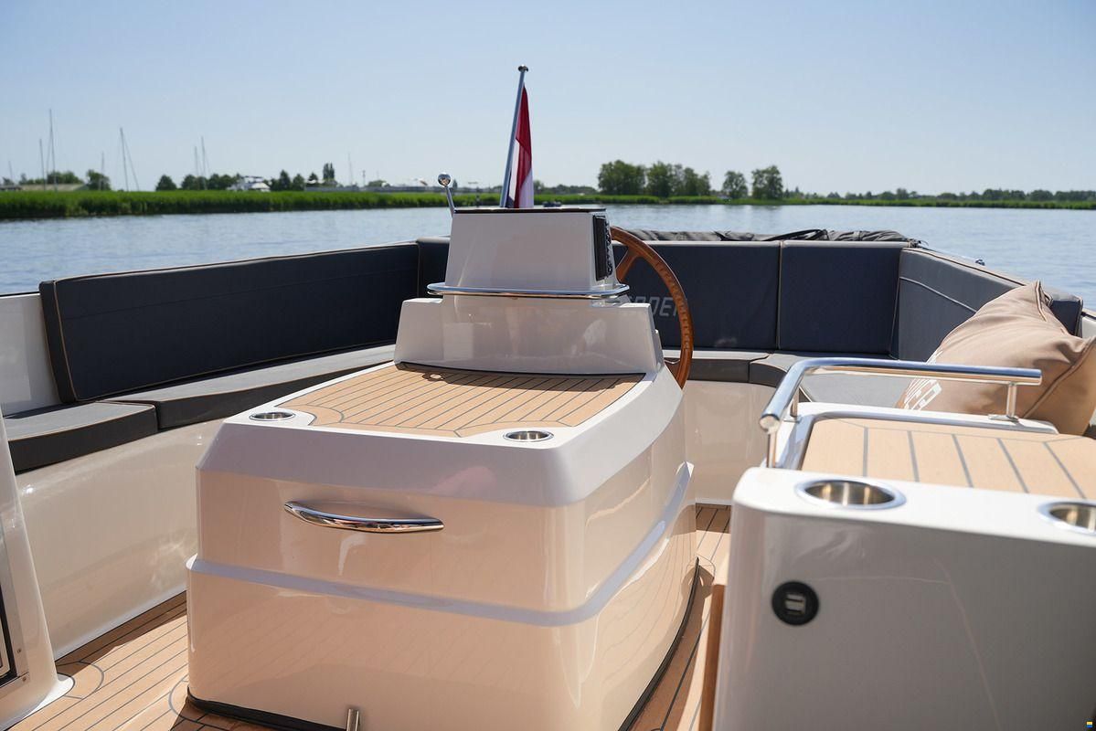 Interboat DE Intender 820