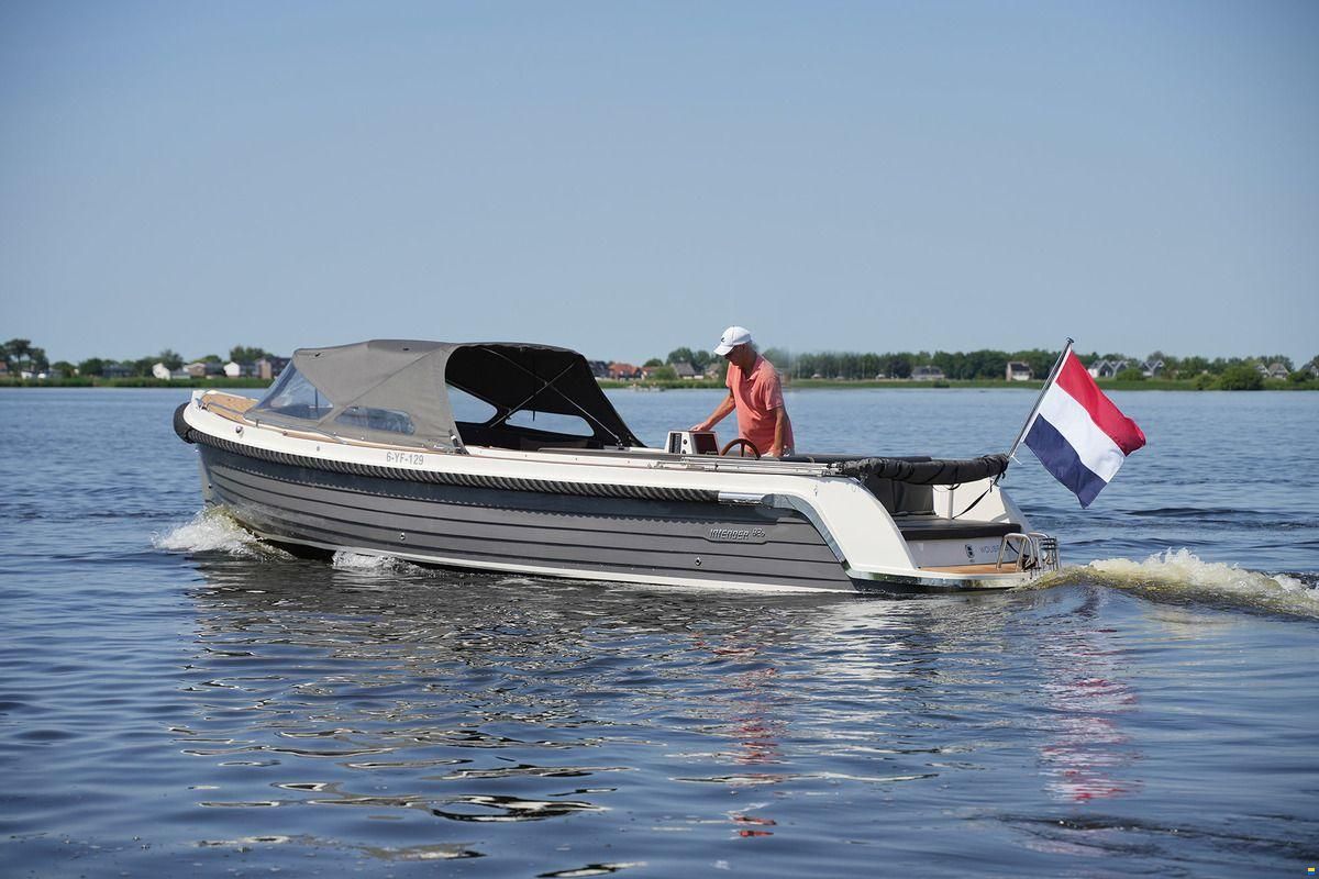 Interboat DE Intender 820