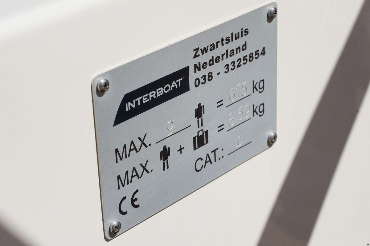 Interboat DE Intender 820