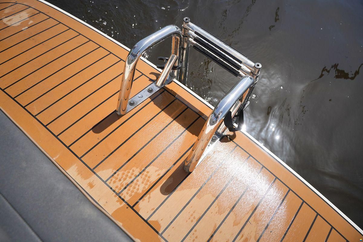 Interboat DE Intender 820