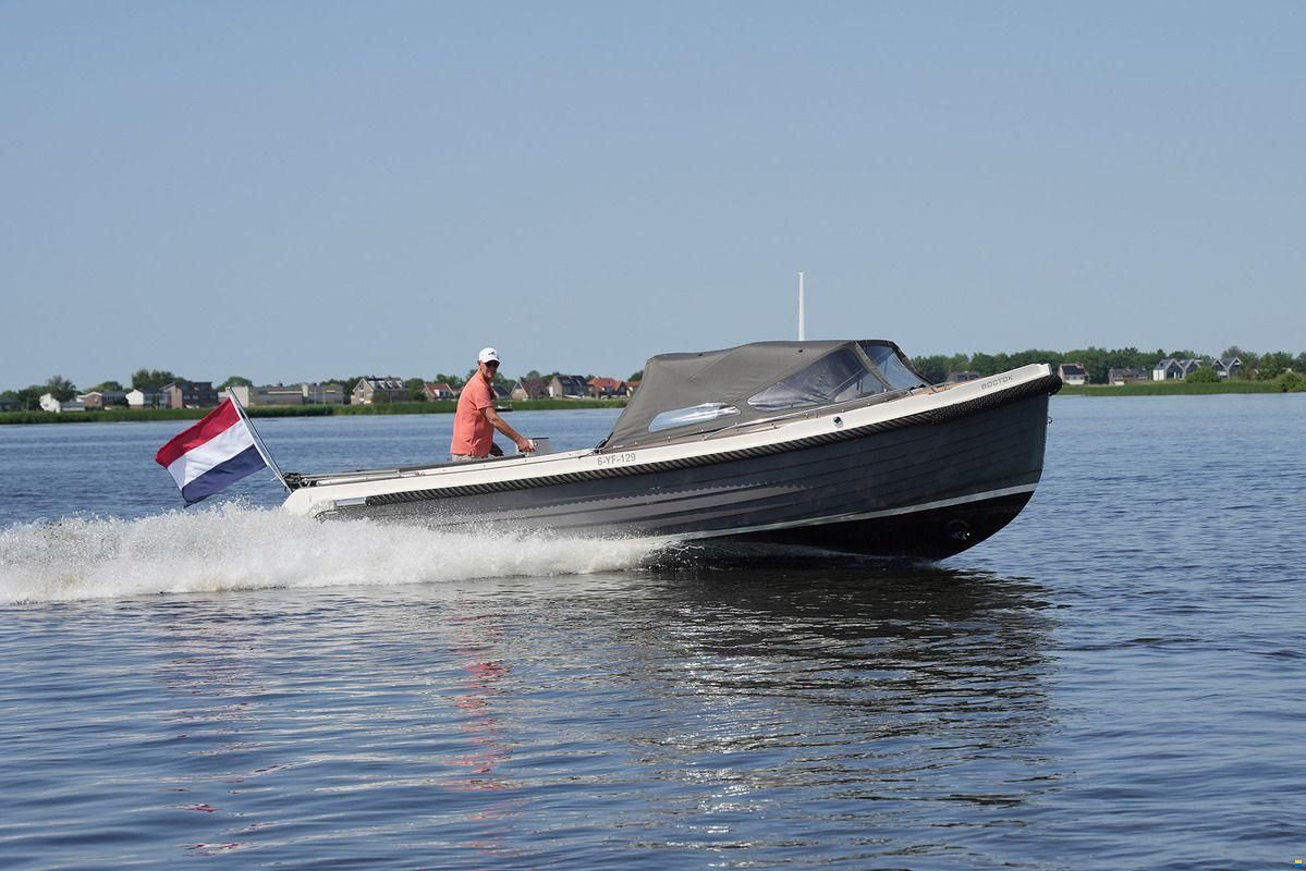 Interboat DE Intender 820