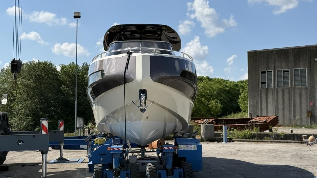 Invictus GT 320